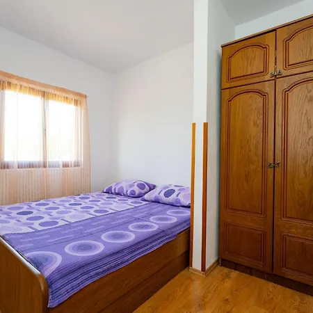 Cozy In Novigrad With House Sea View Apartmán