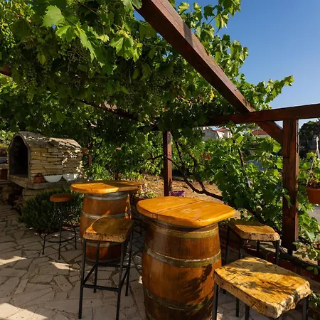 2 Bedroom Lovely In Novigrad Apartamento *