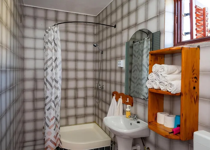 2 Bedroom Lovely In Novigrad Apartman