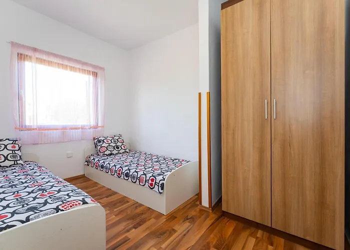 2 Bedroom Lovely In Novigrad * Novigrad (Dalmatia)