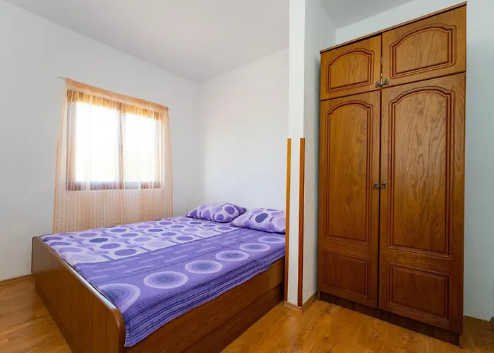 2 Bedroom Lovely In Novigrad Daire