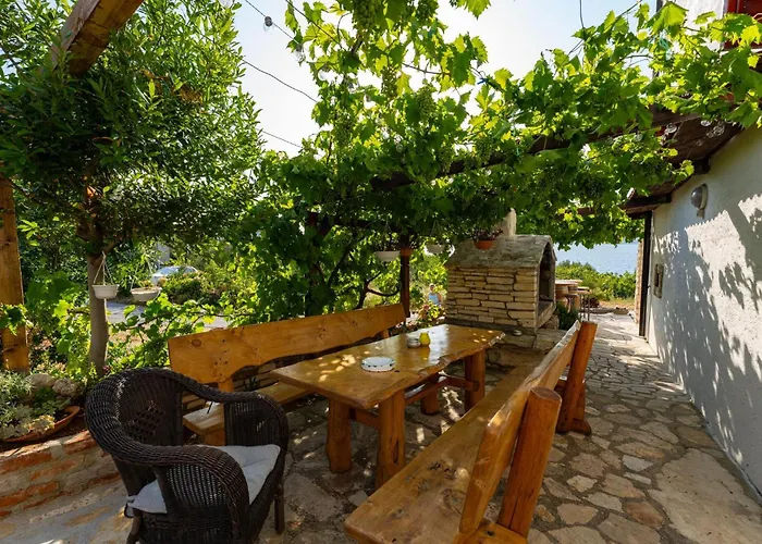 2 Bedroom Lovely In Novigrad Daire