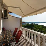 Apartment Cozy In Novigrad With House Sea View