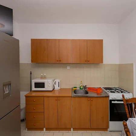 2 Bedroom Lovely In Novigrad Apartmán *