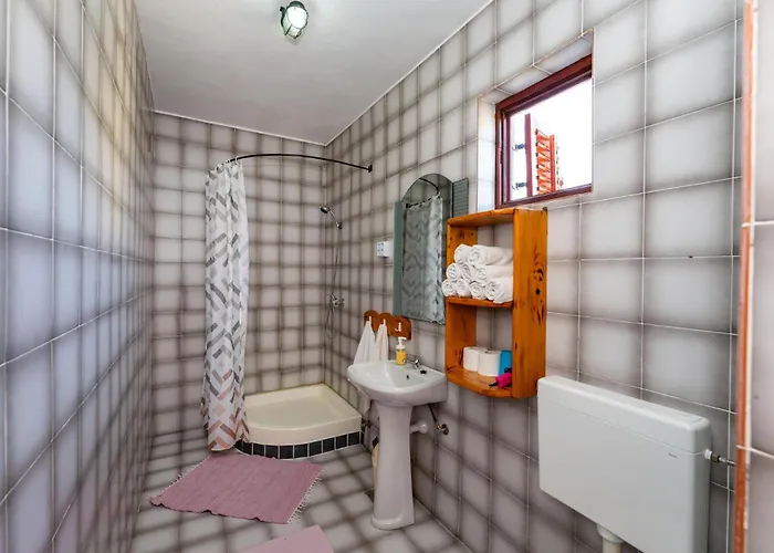 2 Bedroom Lovely In Novigrad Apartment
